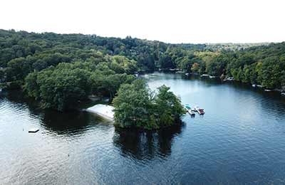 Hollywyle on candlewood lake