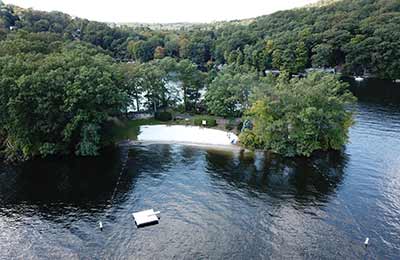 Hollywyle on candlewood lake
