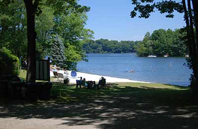 Hollywyle on candlewood lake